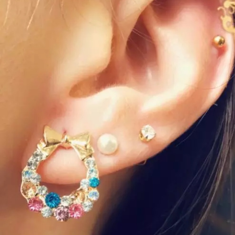 🎀cute reinstone bow tie earrings - Picture 4 of 6